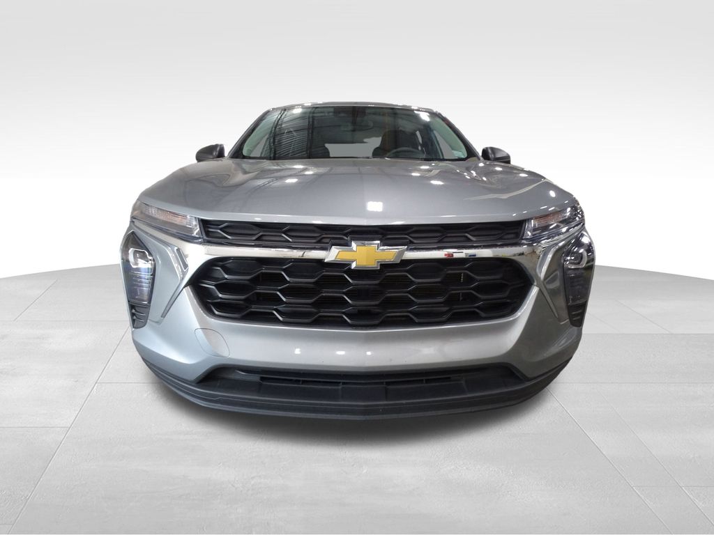2024 Chevrolet Trax LS photo 2