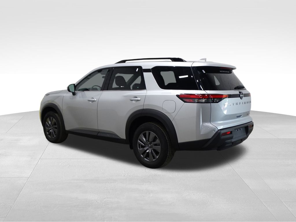 2024 Nissan Pathfinder SV photo 3