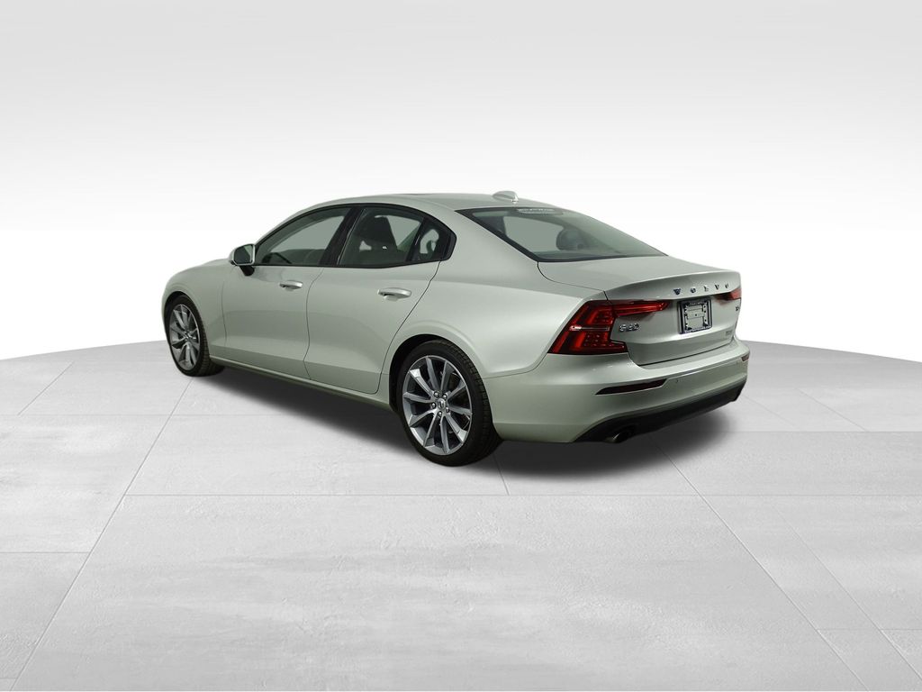 2019 Volvo S60 T5 Momentum photo 3