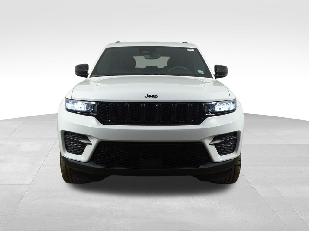 2022 Jeep Grand Cherokee Altitude photo 2