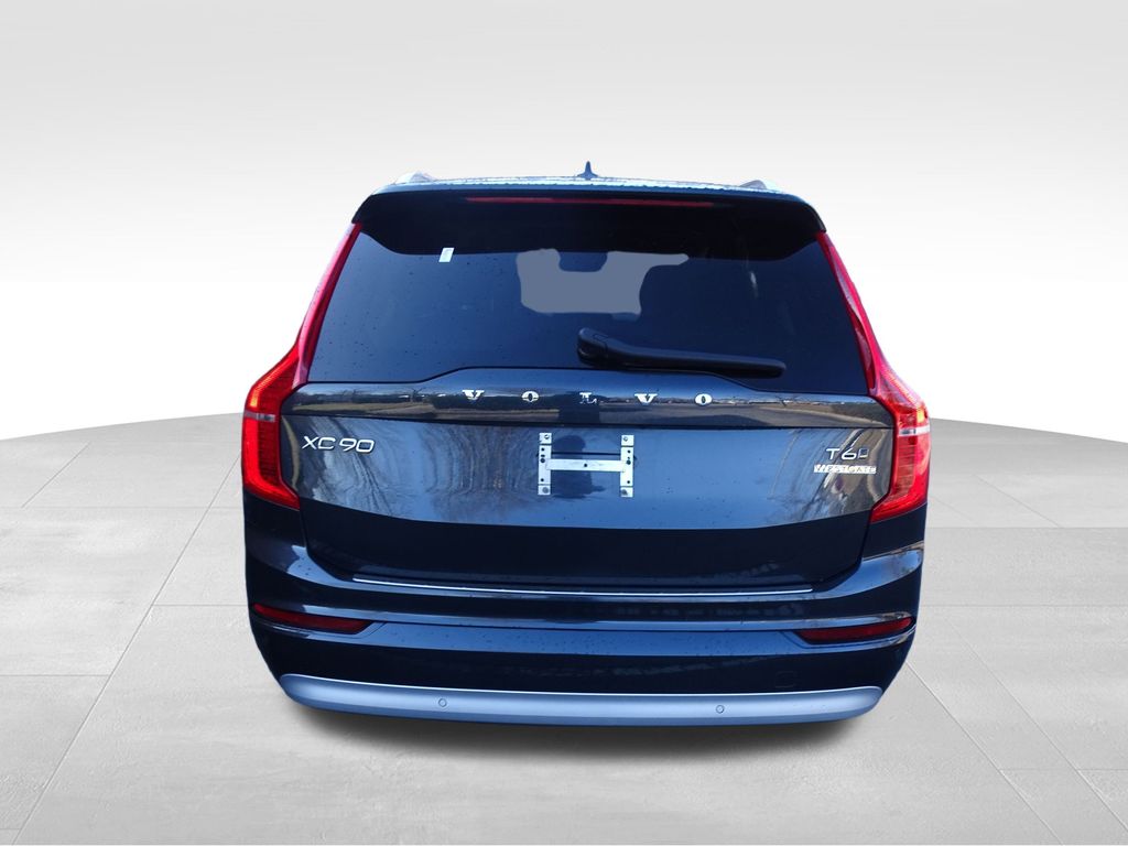 2022 Volvo XC90 T6 Momentum photo 4