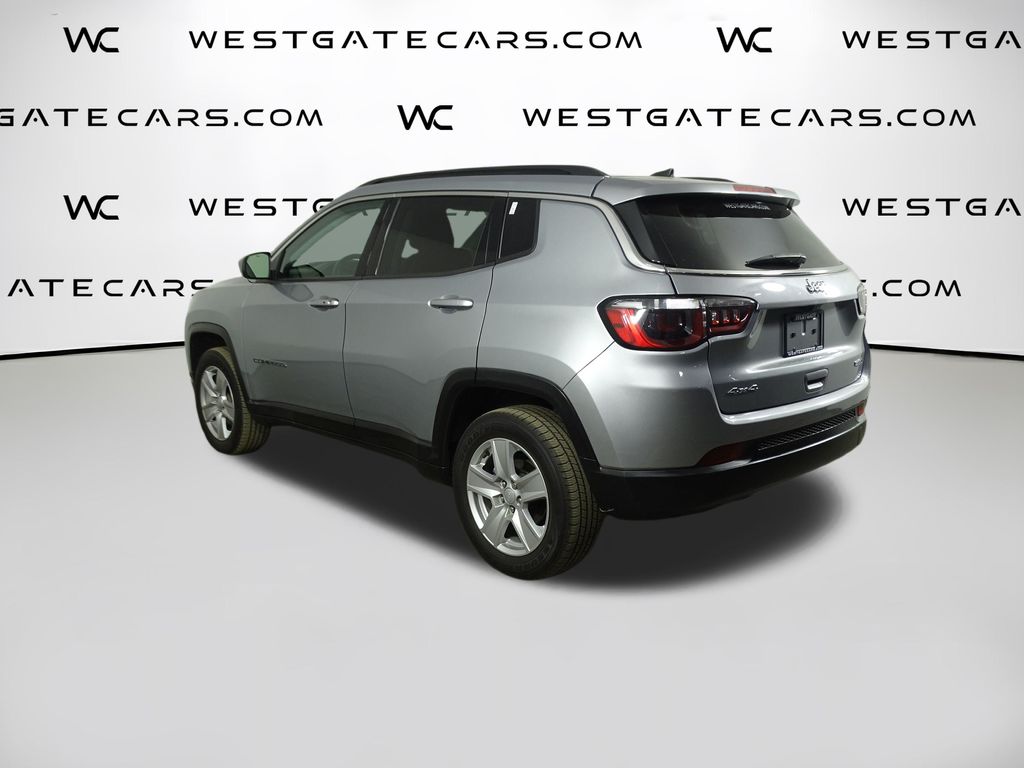 2022 Jeep Compass Latitude photo 2