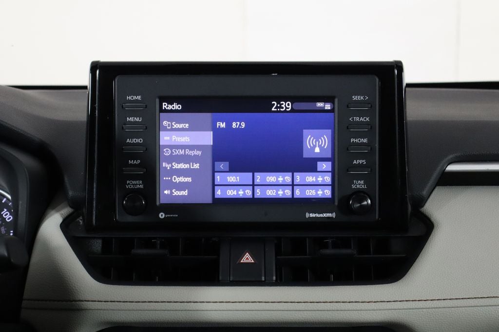 2021 Toyota RAV4 XLE - Photo 28