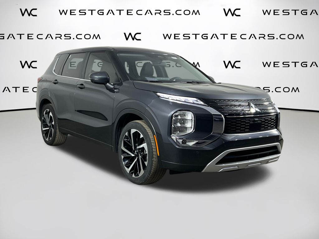 2024 Mitsubishi Outlander SE's photo