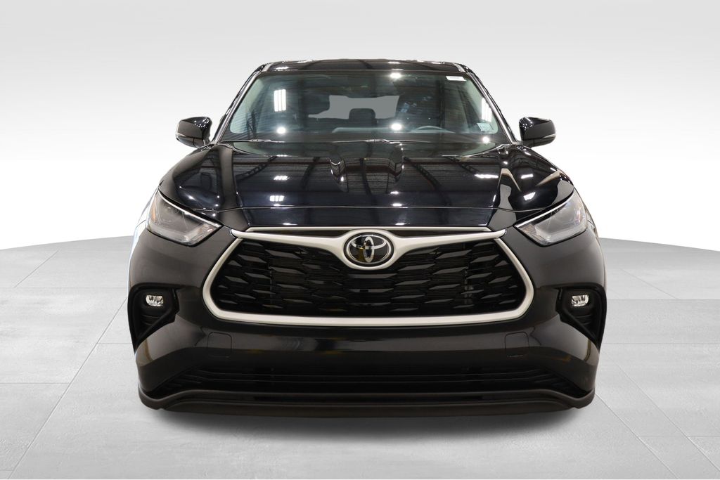 2024 Toyota Highlander LE photo 2