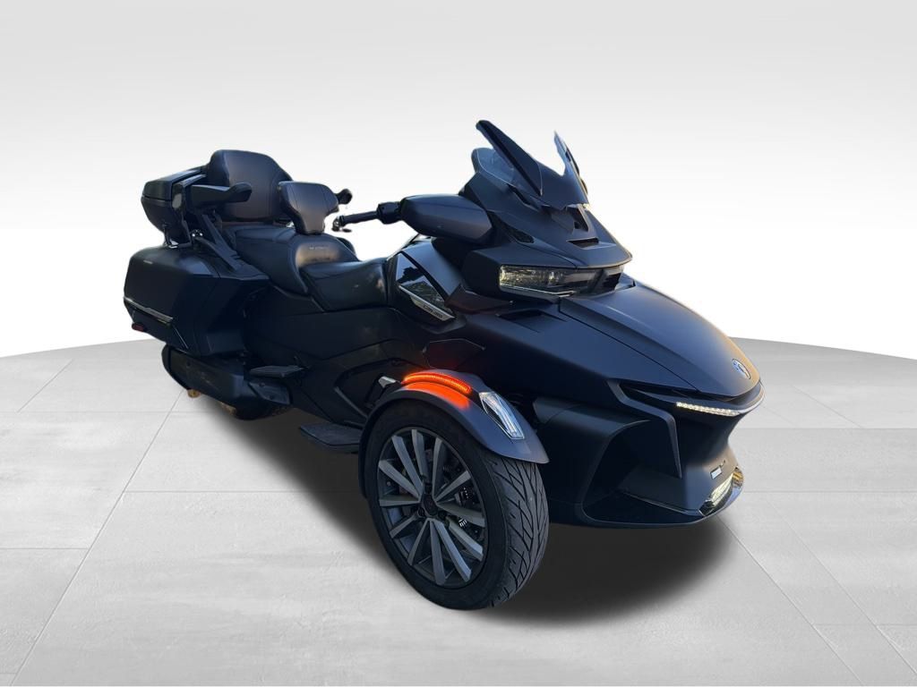 2022 Can Am Spyder photo 2