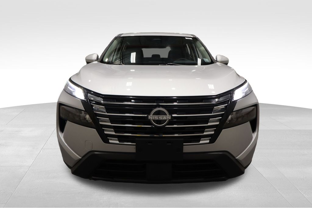 2024 Nissan Rogue SV photo 2