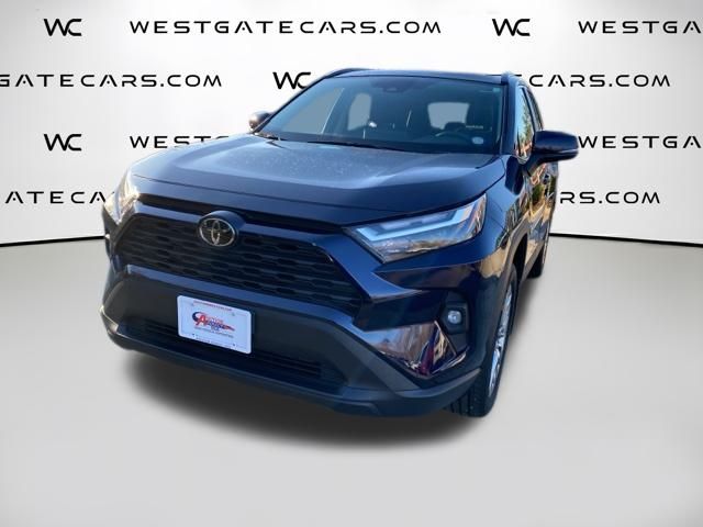 2022 Toyota RAV4 XLE Premium photo 4