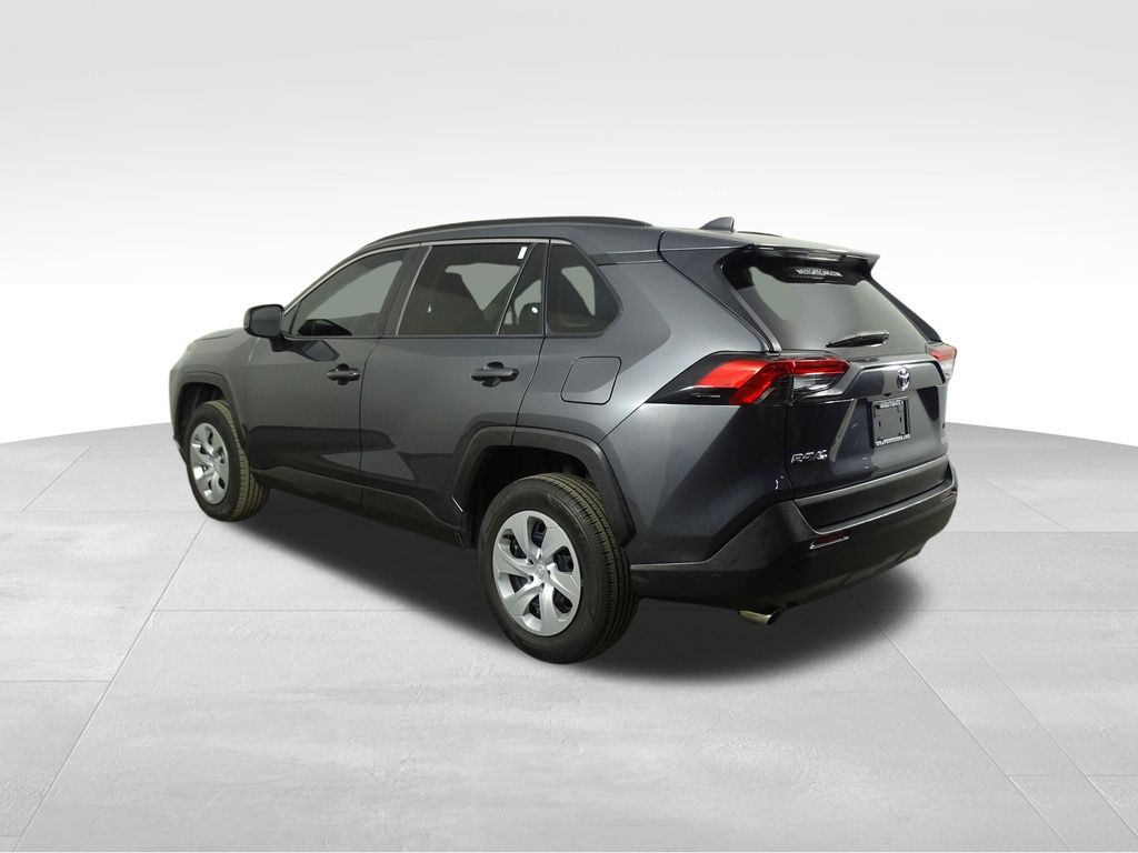 2020 Toyota RAV4 LE photo 3