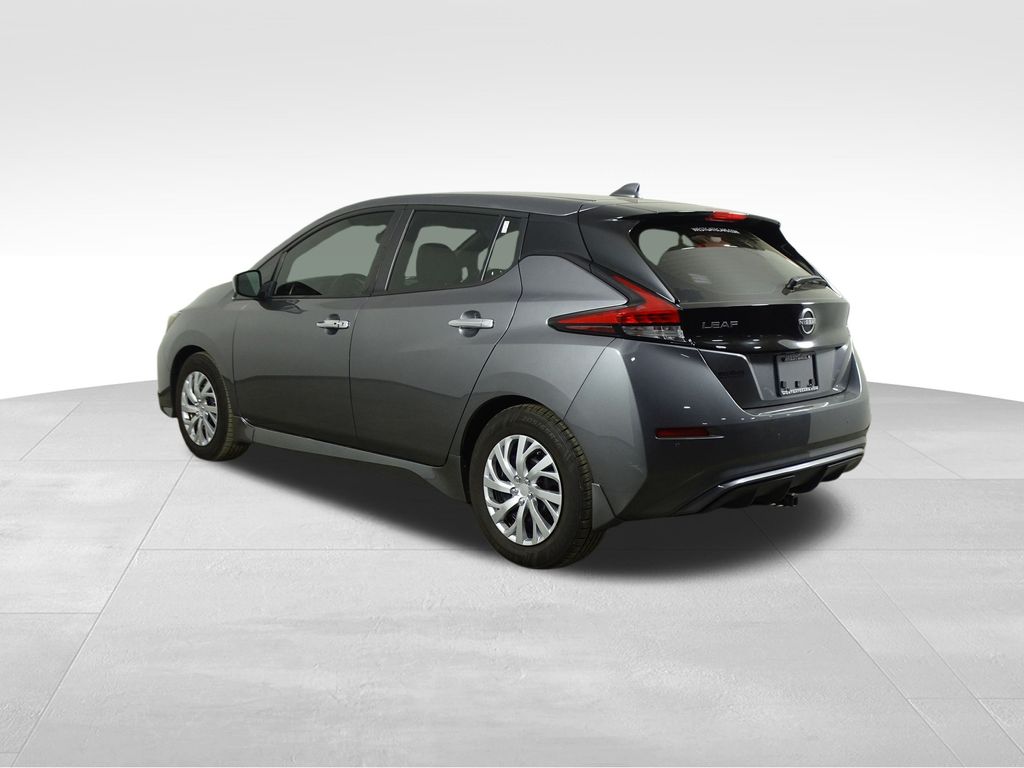 2023 Nissan Leaf S photo 3