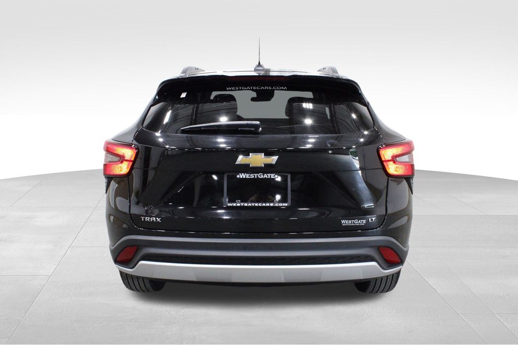 2024 Chevrolet Trax LT photo 4