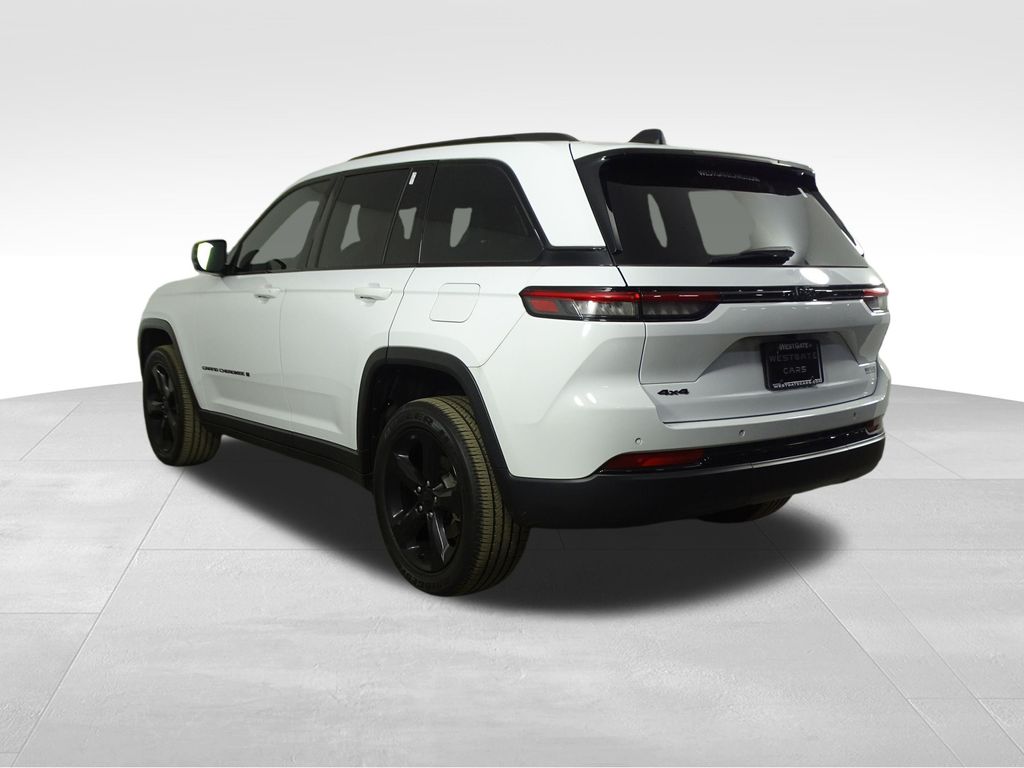 2022 Jeep Grand Cherokee Altitude photo 4