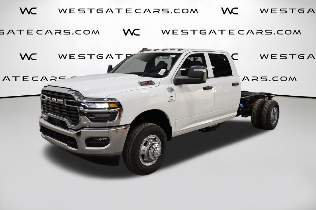 New 2026 Ram 3500 TRADESMAN CREW CAB CHASSIS 4X4 60' CA Pickup