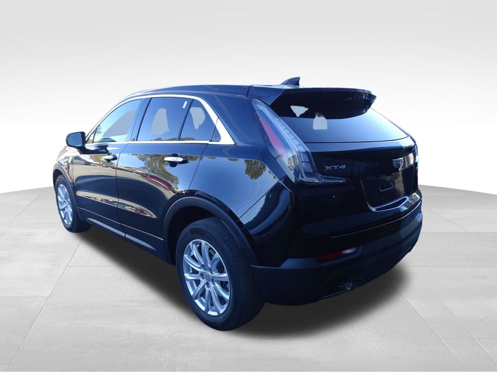2022 Cadillac XT4 Luxury photo 2