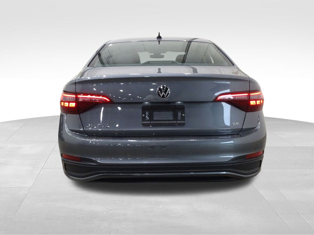 2024 Volkswagen Jetta SE photo 4