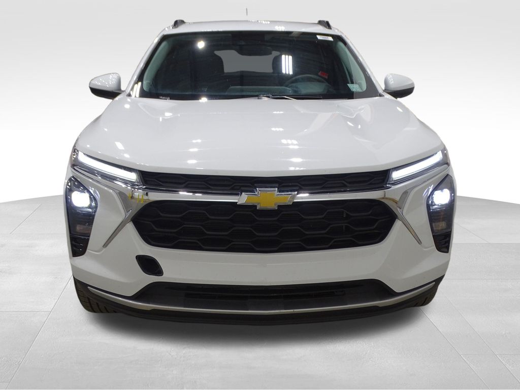 2024 Chevrolet Trax LT photo 2