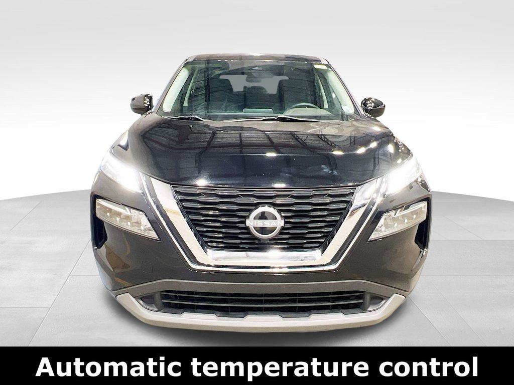 2023 Nissan Rogue SV photo 2