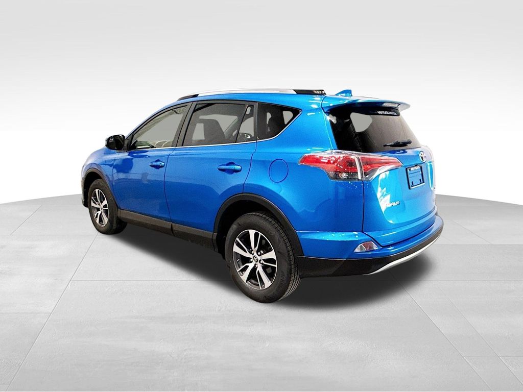 2016 Toyota RAV4 XLE photo 4