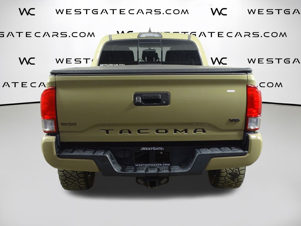 2017 Toyota Tacoma TRD Sport photo 4