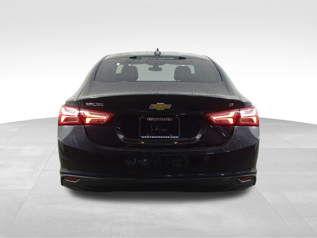 2022 Chevrolet Malibu photo 3