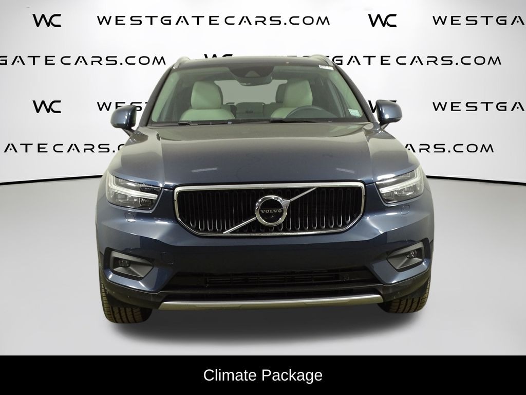 Used 2022 Volvo XC40 Momentum SUV