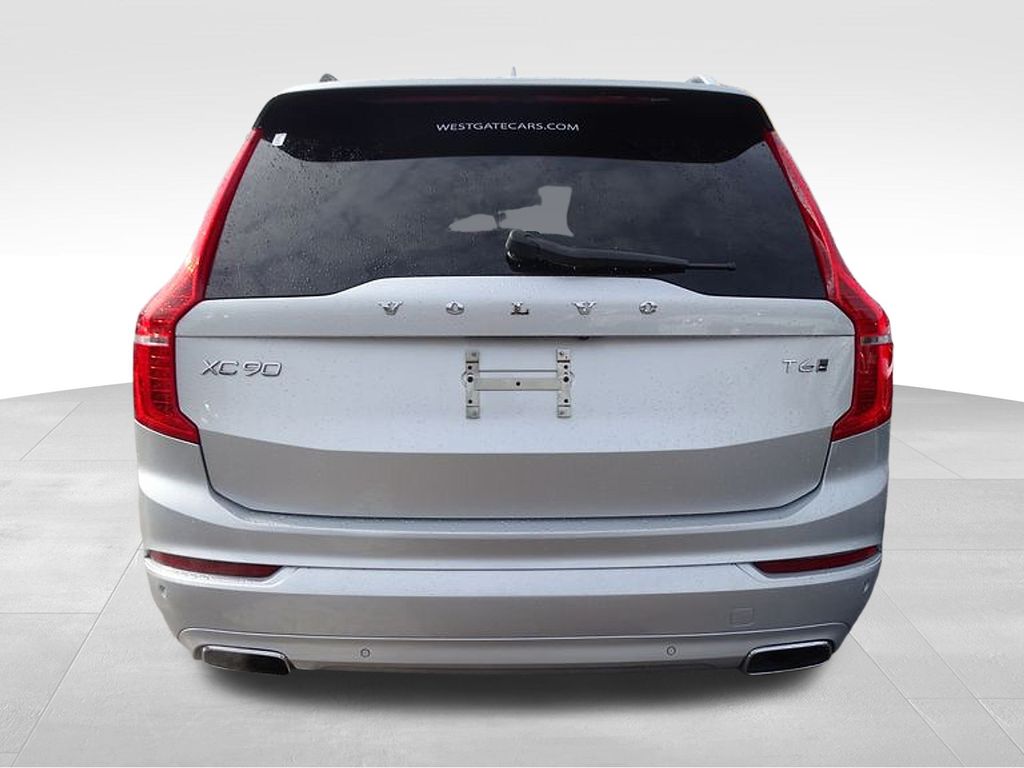2018 Volvo XC90 T6 AWD Momentum photo 3