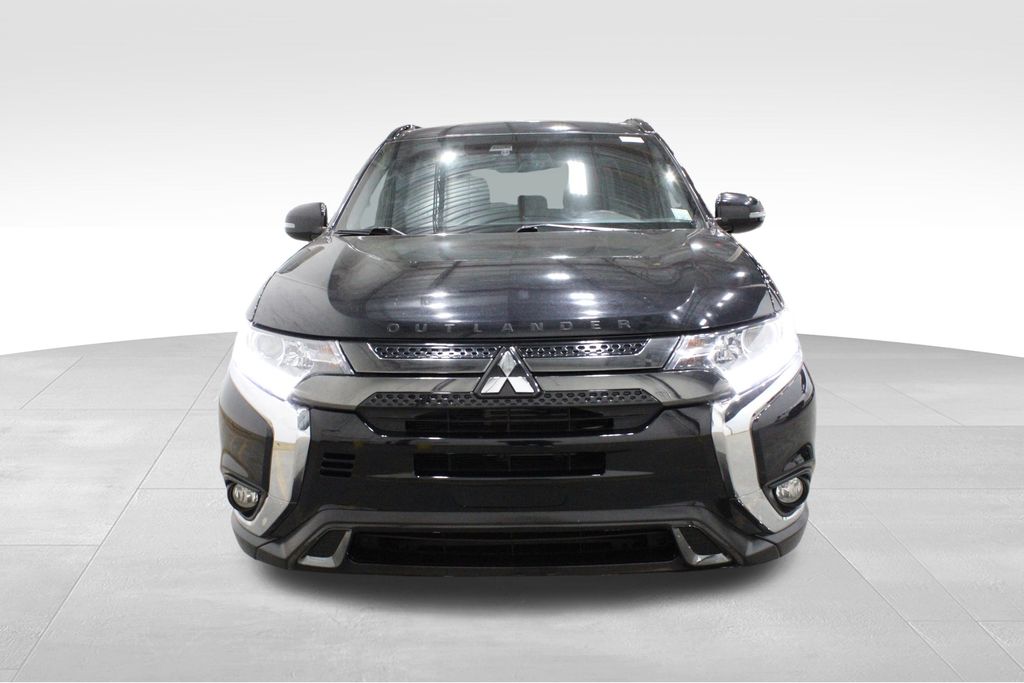 2020 Mitsubishi Outlander SE photo 2