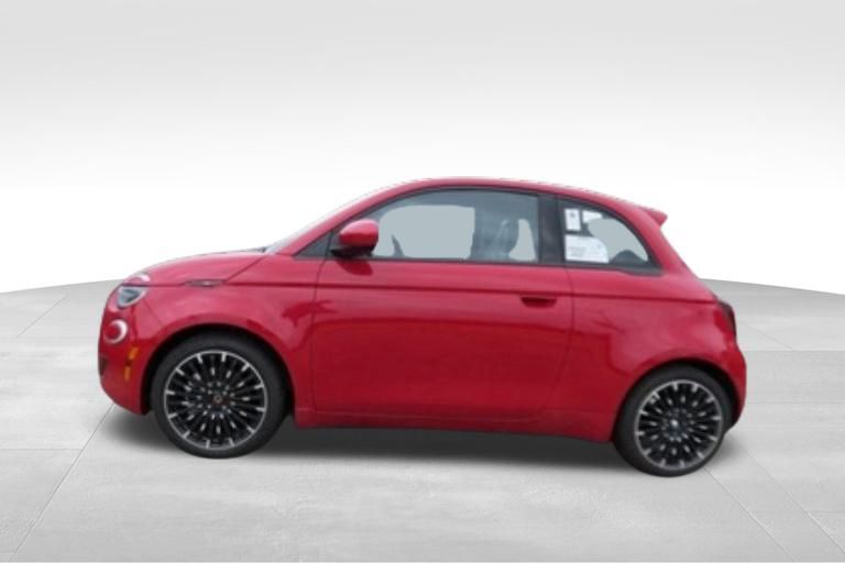 2024 Fiat 500e Red photo 3