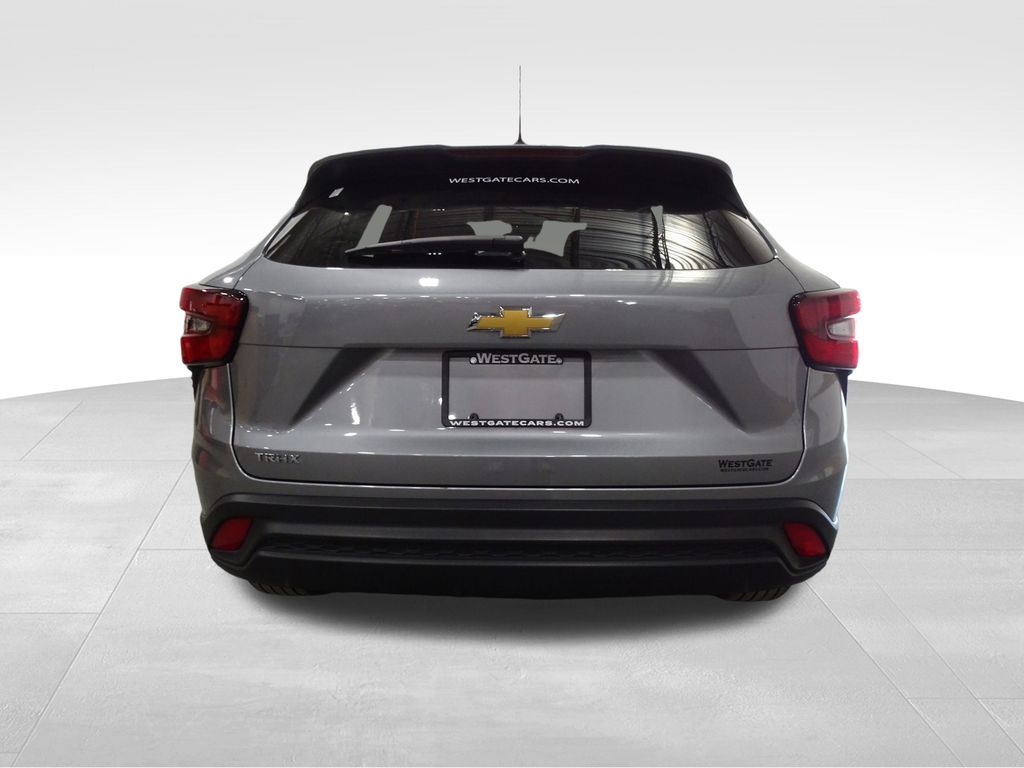 2024 Chevrolet Trax LS photo 4