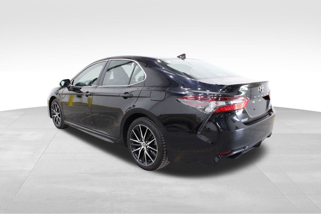 2023 Toyota Camry SE photo 3
