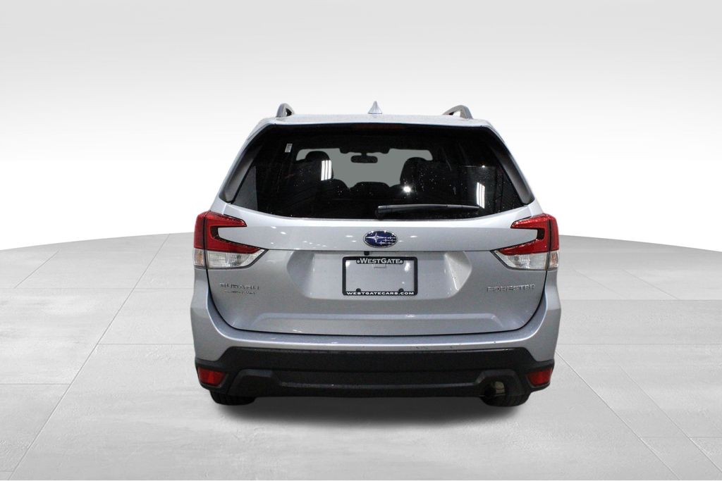 2021 Subaru Forester Premium photo 2