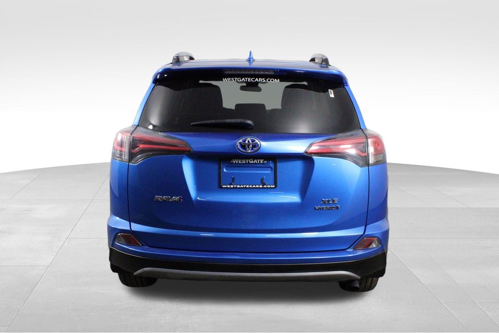 2017 Toyota RAV4 Hybrid XLE photo 4