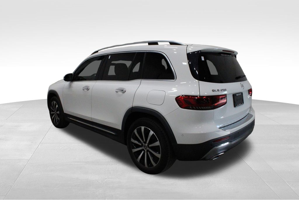 2022 Mercedes Benz GLB 250 photo 3