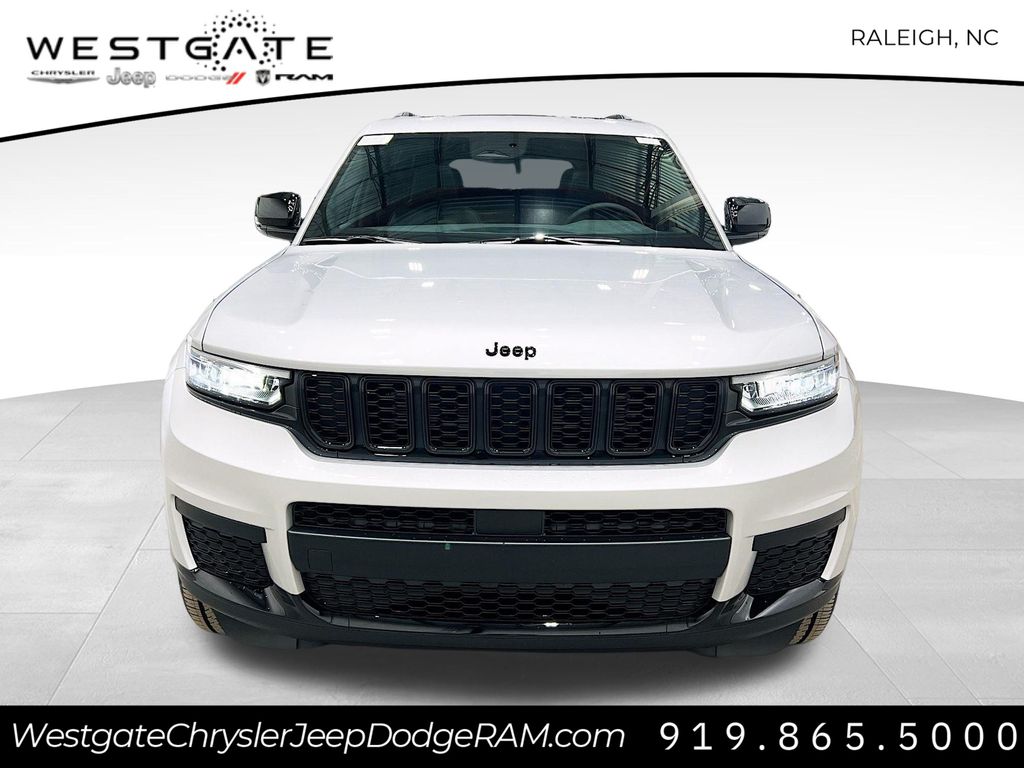 2025 Jeep Grand Cherokee Altitude photo 2