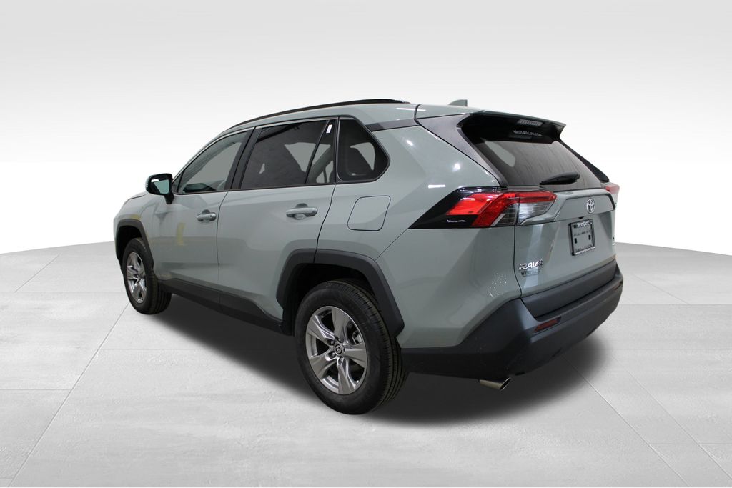 2023 Toyota RAV4 XLE photo 3