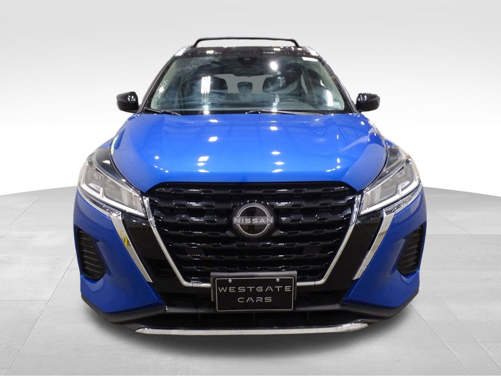 2022 Nissan Kicks SV photo 2
