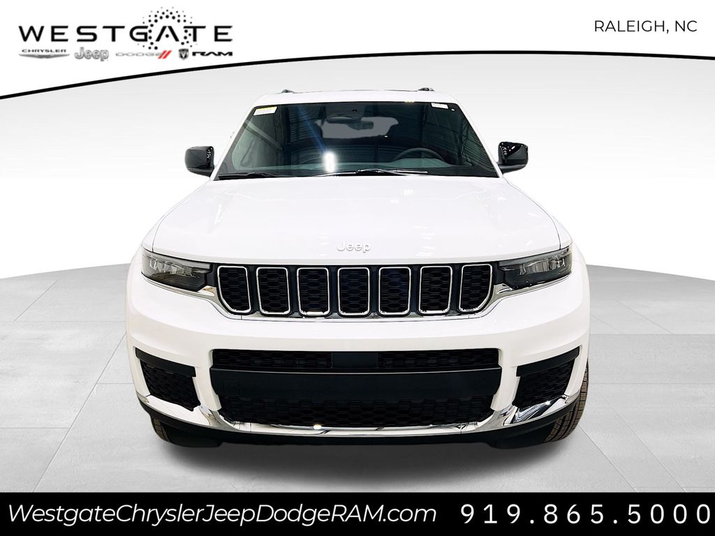 2025 Jeep Grand Cherokee Laredo photo 2