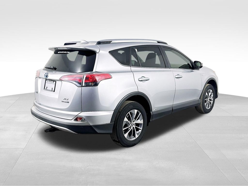 2017 Toyota RAV4 Hybrid XLE photo 4
