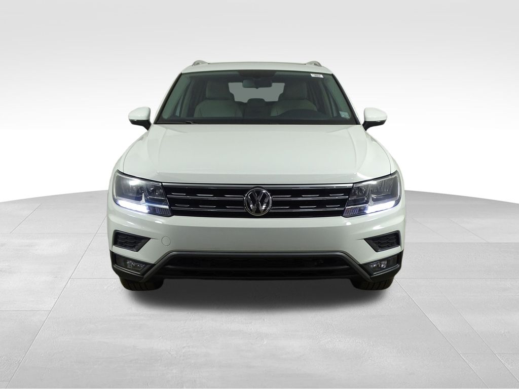 2019 Volkswagen Tiguan SEL R-Line photo 2