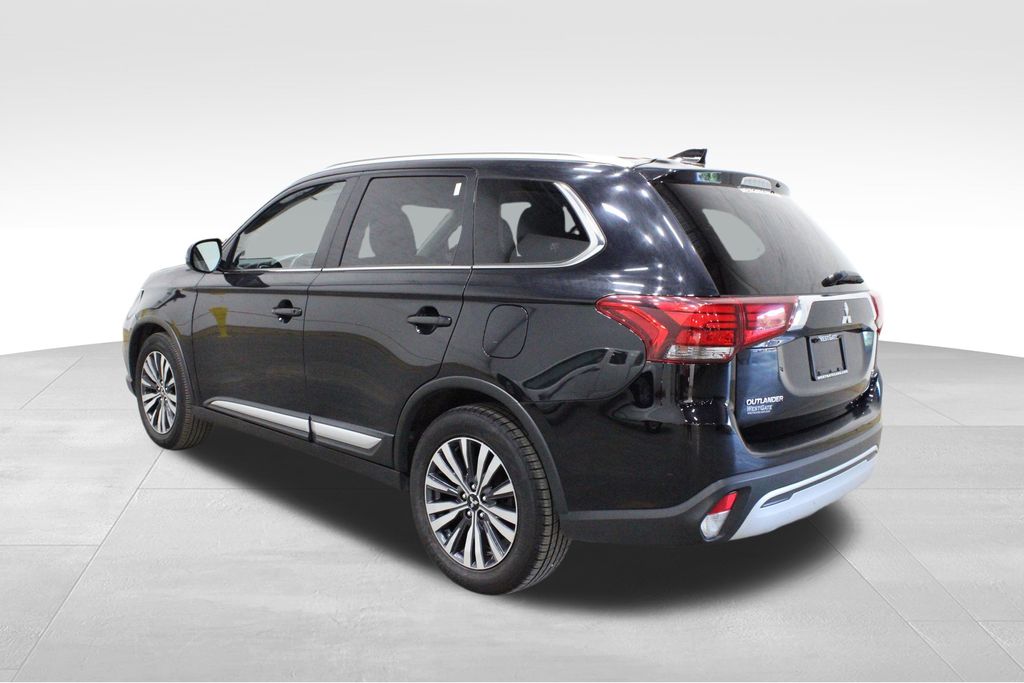 2020 Mitsubishi Outlander SEL photo 2