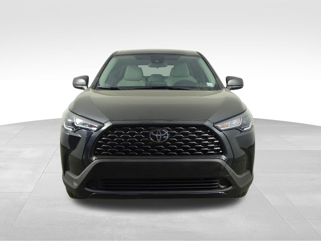 2022 Toyota Corolla Cross L photo 2