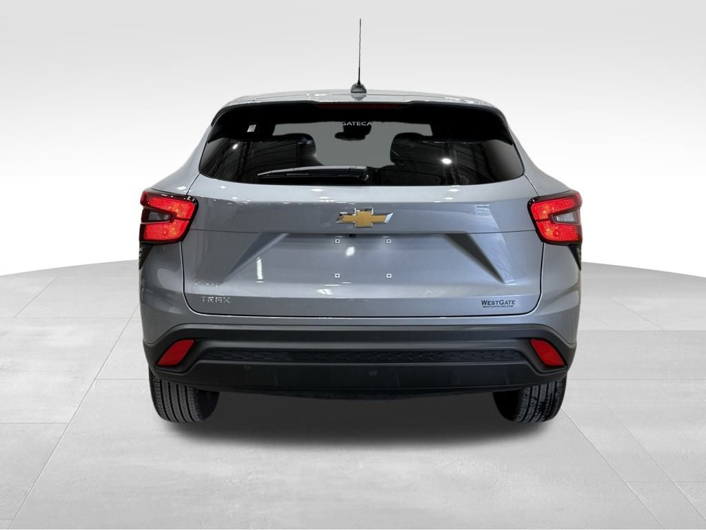 2025 Chevrolet Trax LS photo 4