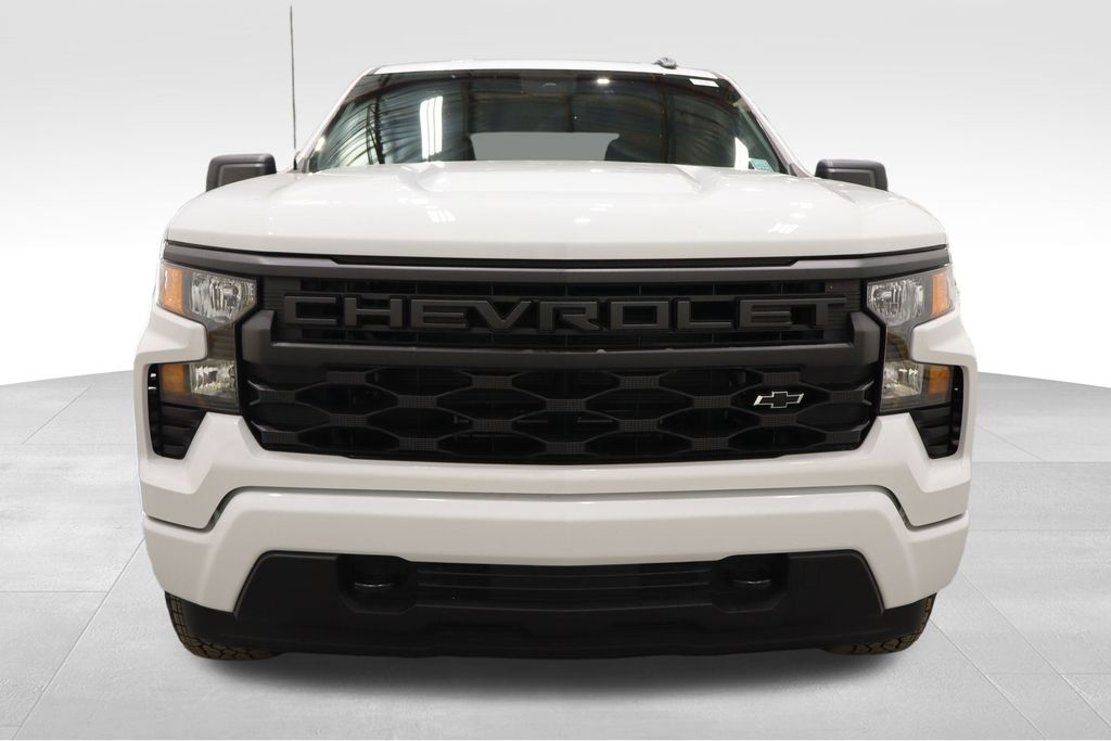 2024 Chevrolet Silverado 1500 Custom photo 2
