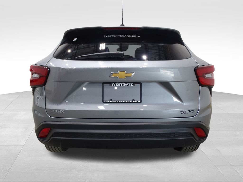2024 Chevrolet Trax LS photo 4