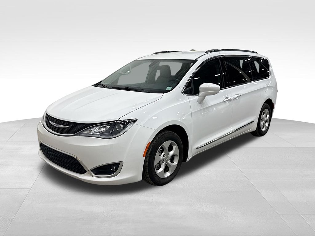 2017 Chrysler Pacifica Touring Plus photo 3