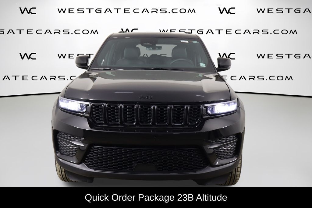 Used 2025 Jeep Grand Cherokee Altitude SUV