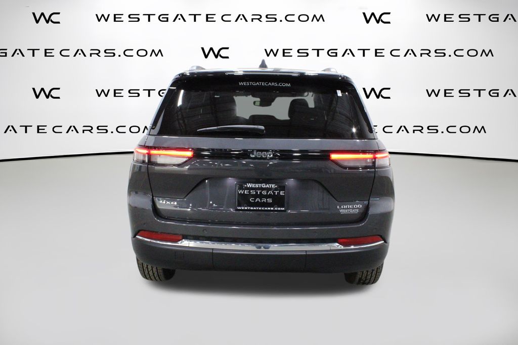2023 Jeep Grand Cherokee Laredo photo 4