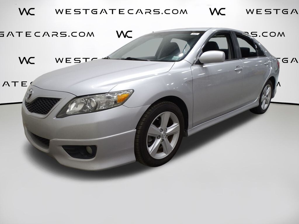 Used 2011 Toyota Camry SE Sedan