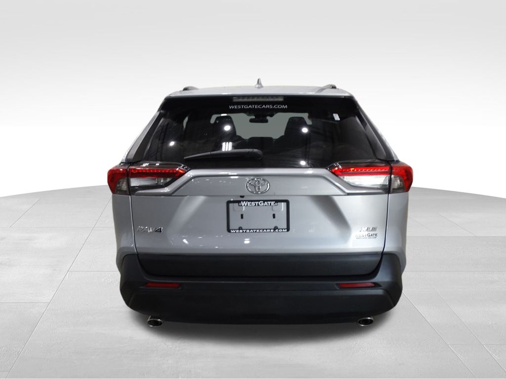 2021 Toyota RAV4 XLE Premium photo 4