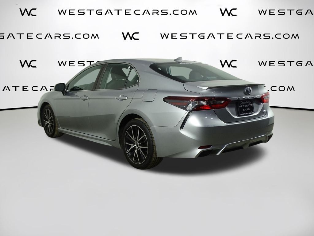 2022 Toyota Camry SE photo 3